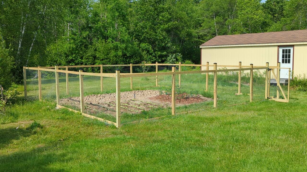 The complete fence, more or less as designed