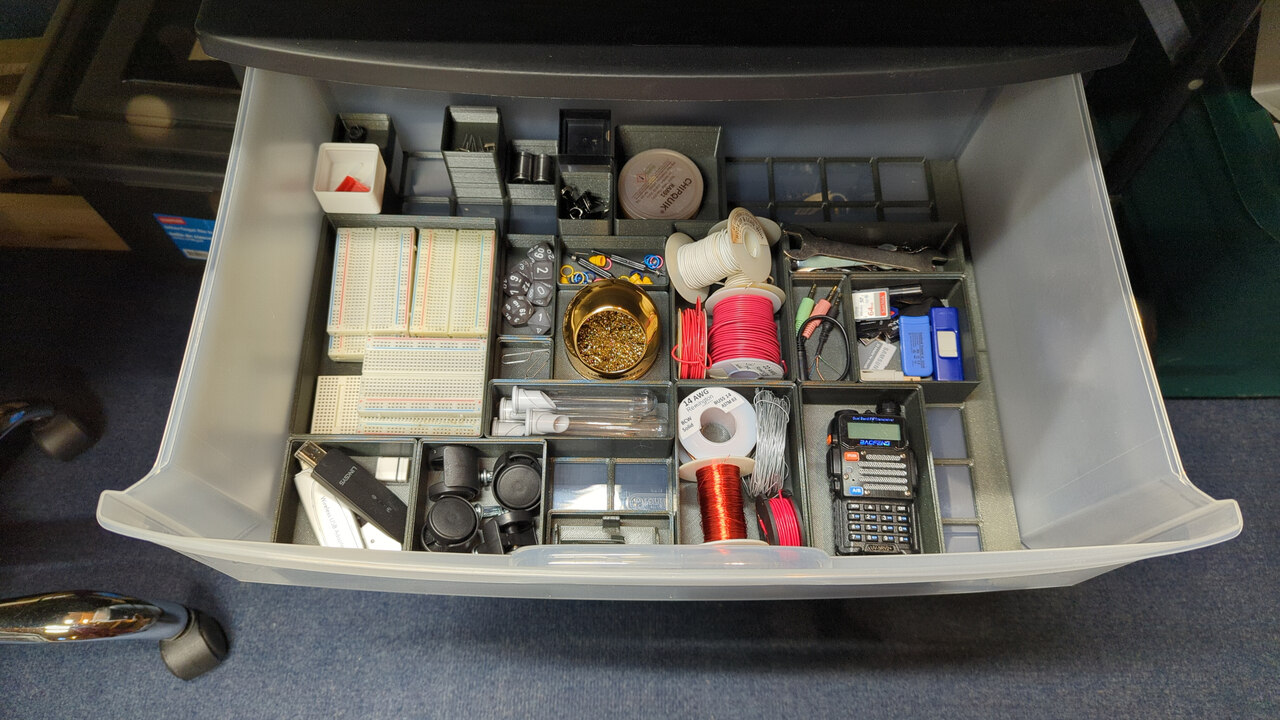 More Gridfinity baseplates, this time in a drawer. Breadboards, shredded brass, wire spools, USB thumb drives, and so on