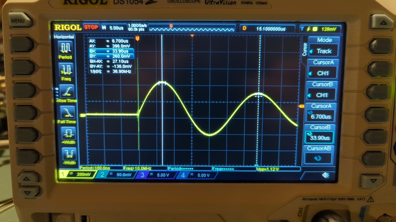 Oscilloscope display showing a damped oscillation with cursors measuring the period between two crests