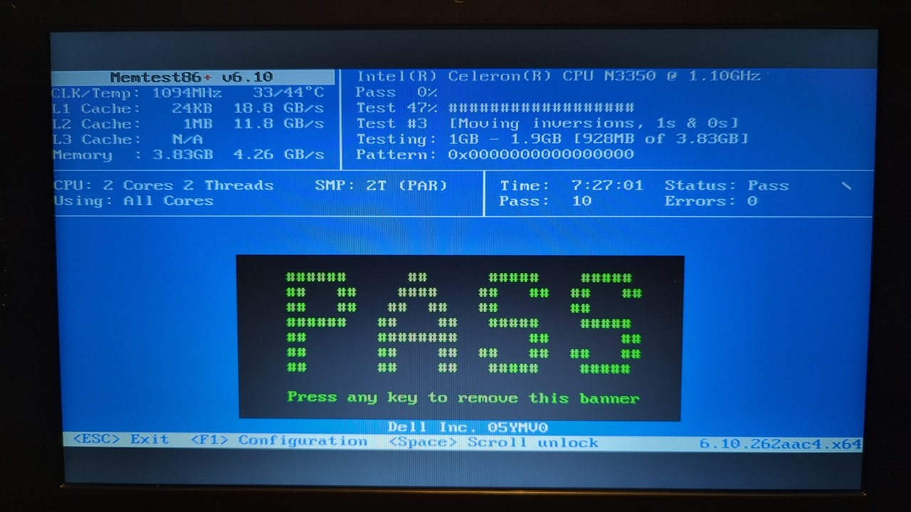 Netbook screen showing a big green PASS indicator and other memtest86 output